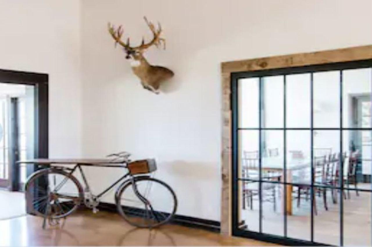 Hillside Boutique Hotel Castroville Exterior photo