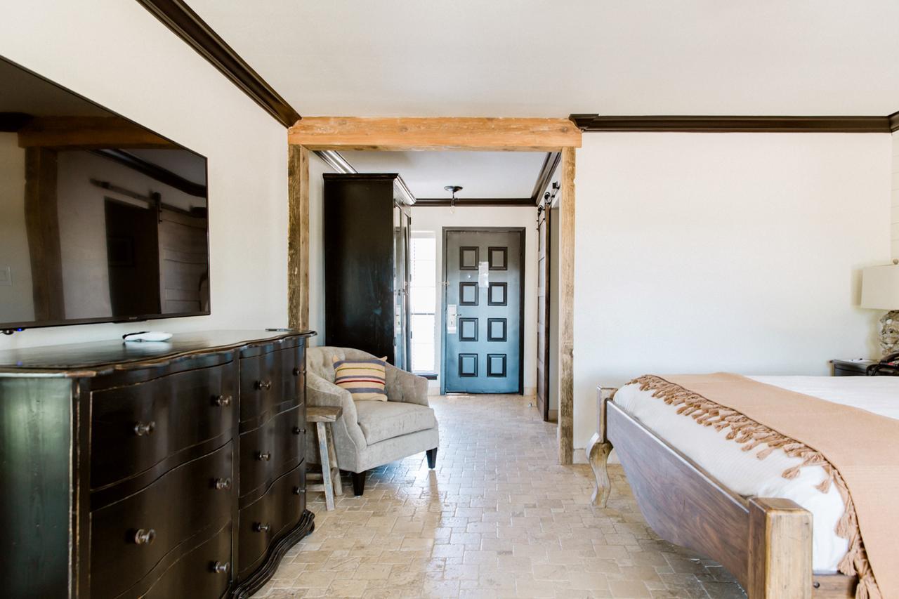 Hillside Boutique Hotel Castroville Exterior photo